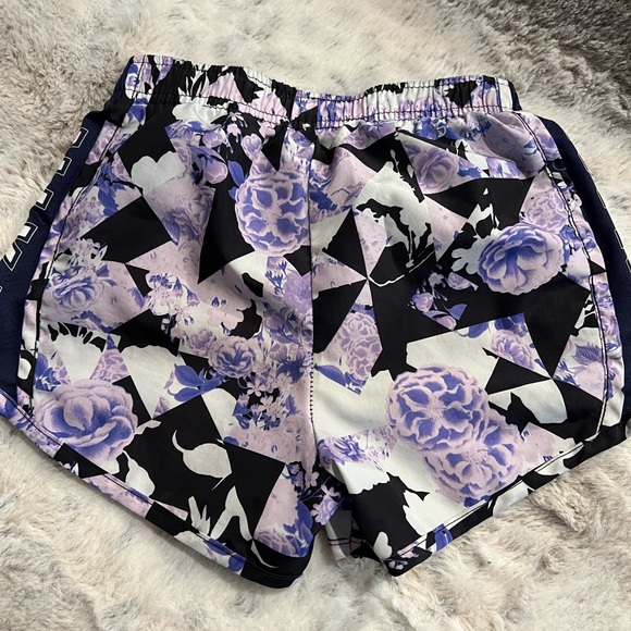 Girls Nike Dri-Fit short size 6x - Picture 2 of 3